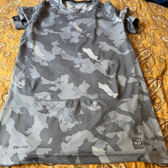 Nike Dri-Fit - Picture 2 of 3